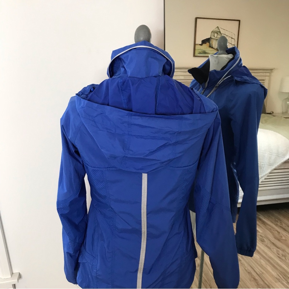 Lululemon Run Record Breaker Jacket in Blue Size 6 Lightweight Coat - Picture 4 of 9
